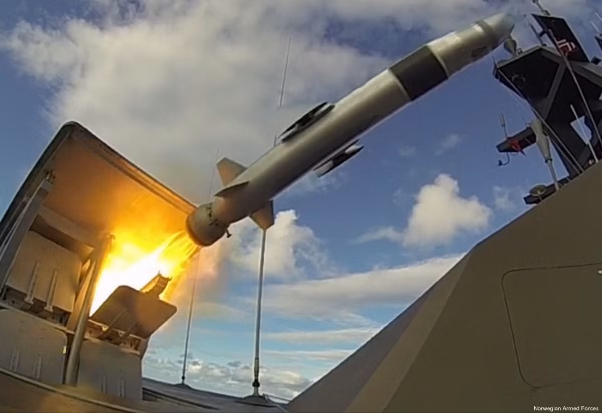 Giới chức Hải quân Mỹ khẳng định, với tên lửa NSM, các tàu chiến trong hải quân nước này có thể tấn công và hạ gục mọi tàu chiến của đối phương trong khu vực biển Thái Bình Dương mà không gặp phải bất cứ khó khăn nào. Nguồn ảnh: BI.