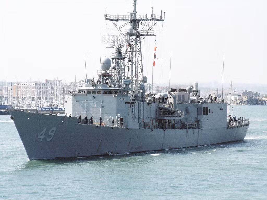 Tổng cộng 71 tàu thuộc lớp Oliver Hazard Perry đã được đóng mới trong giai đoạn 1977 - 2004, hiện tại hải quân Mỹ đã cho nghỉ hưu toàn bộ lớp khinh hạm này.
