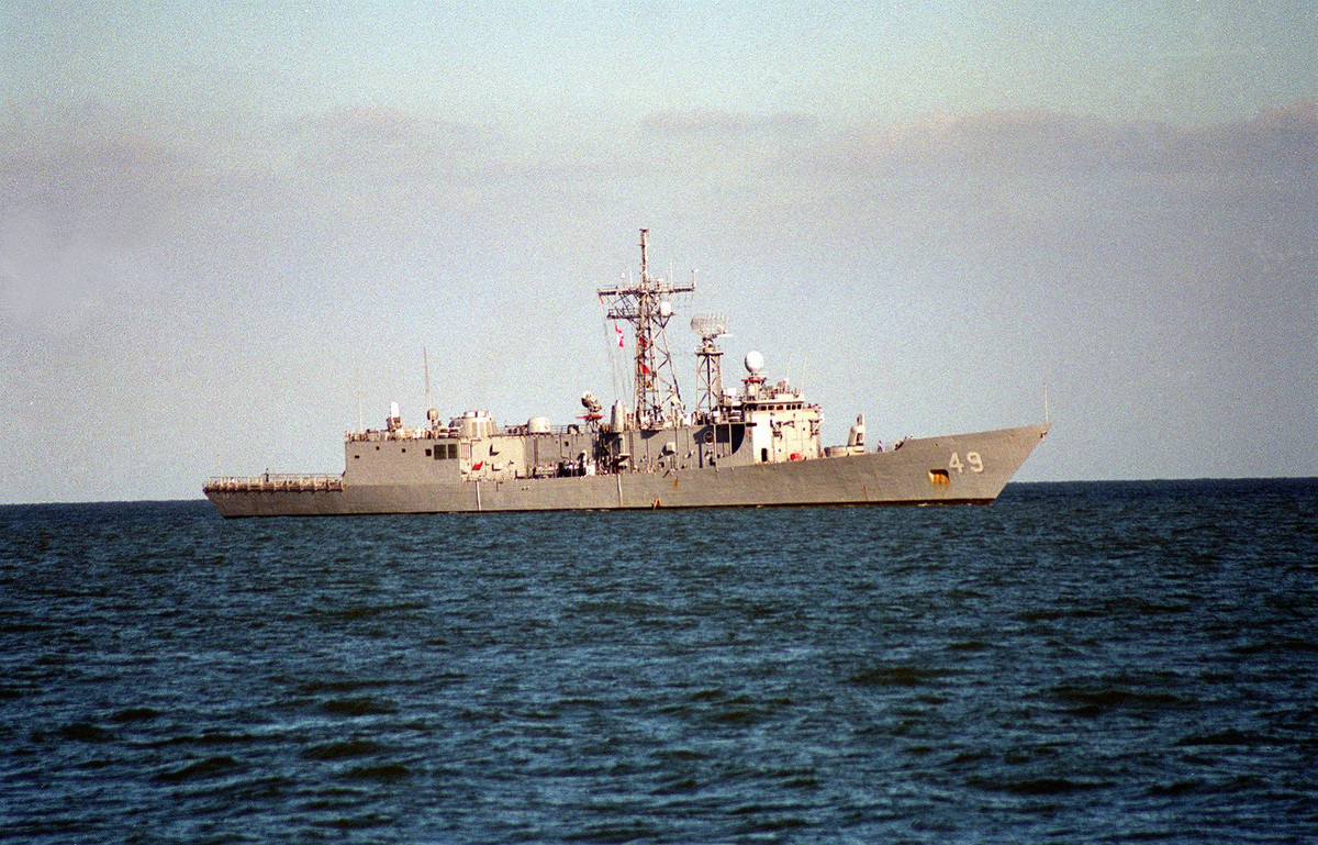 Mặc dù vậy, hiện vẫn còn hơn 20 chiếc Oliver Hazard Perry khác đang phục vụ trong quân đội các quốc gia khác trên thế giới dưới dạng chuyển giao hoặc đóng tại chỗ.