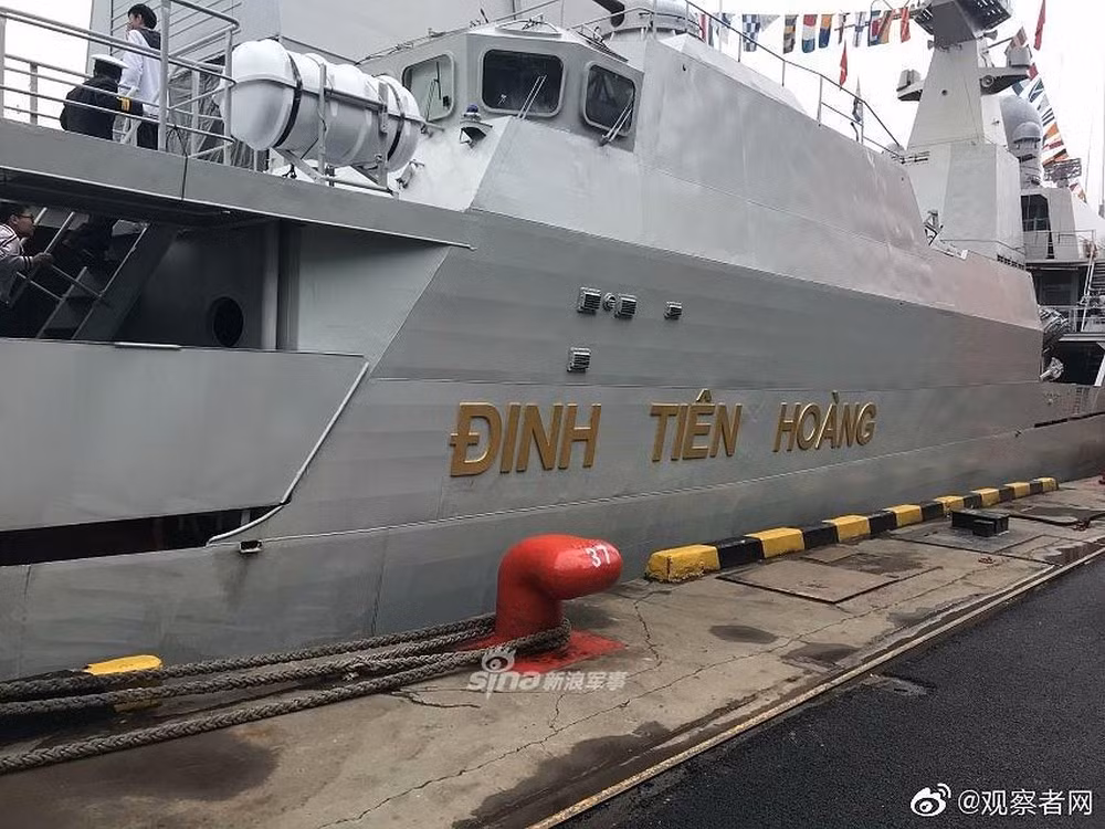 Trên thực tế, kiểu cửa hình thang của Gepard 3.9 khiến cho nhà chứa máy bay này luôn mở - ảnh hưởng rất lớn tới độ bền của trực thăng khi neo đậu tại đây do khí hậu ăn mòn. Nguồn ảnh: QQ.