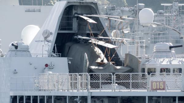 Để có thể khắc phục được triệt để vấn đề này, tàu 011 Đinh Tiên Hoàng cũng như toàn bộ các tàu Gepard 3.9 khác hiện đang phục vụ trong Hải quân Việt Nam cần trải qua quá trình sửa chữa lớn, trong đó bao gồm việc kéo dài kích thước nhà chứa trực thăng cũng như thiết kế lại phần cửa để có thể đóng được. Nguồn ảnh: QQ.