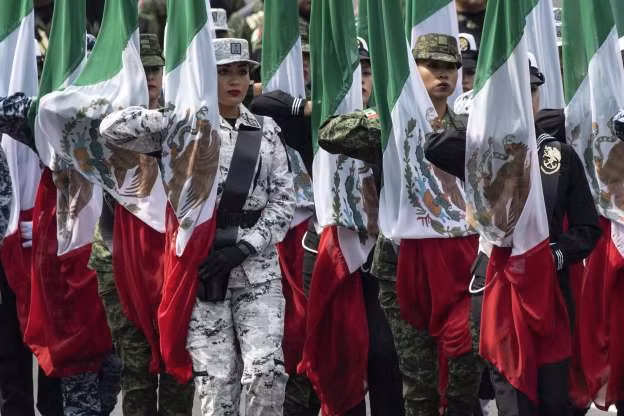 Vệ binh quốc gia Mexico thậm chí còn có quân phục trắng để tác chiến trong tuyết dù rằng quốc gia này không bao giờ có tuyết. Nguồn ảnh: MSN.
