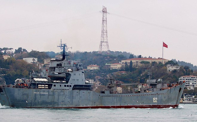 Hãng Al Masdar News vừa đăng tải thông tin cho biết, Nga đã bí mật vận chuyển một lượng lớn vũ khí, khí tài, trang thiết bị quân sự đến cảng Tartus của Syria