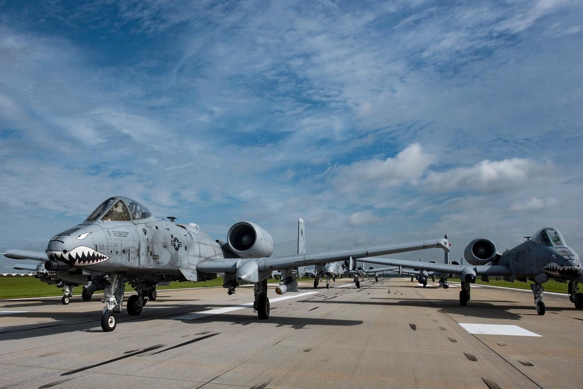 Ước tính với mỗi màn đi bộ như thế này, quân đội Mỹ đã đốt cả chục triệu USD bao gồm chi phí nhân lực, phí bảo dưỡng trước và sau khi cất cánh của phi cơ cũng như phí nhiên liệu. Nguồn ảnh: USAF.