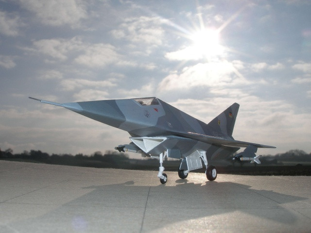 Hiện tại, Không quân Đức đang được coi là lực lượng không quân "kém cỏi" bậc nhất châu Âu với tỷ lệ máy bay sẵn sàng chiến đấu rất thấp và khả năng tác chiến được đánh giá là kém so với các nước NATO. Vậy nên, có thể khẳng định rằng sẽ phải rất lâu nữa Berlin mới bắt tay thực hiện chương trình nghiên cứu chiến đấu cơ vượt thời đại một cách độc lập tương tự như thế này. Nguồn ảnh: Pinterest.