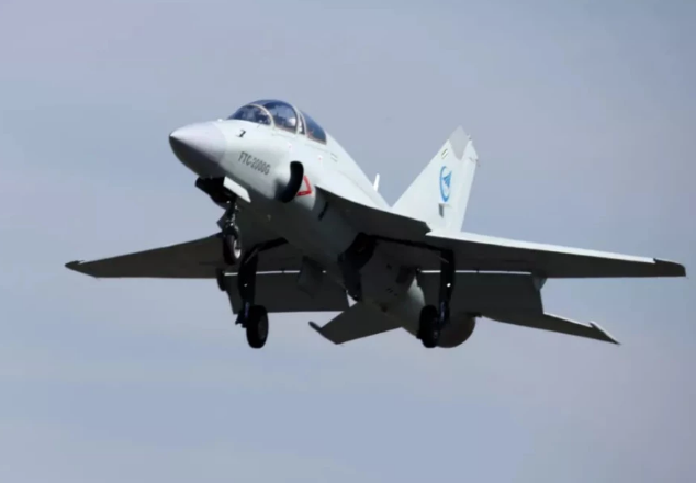 Tuy nhiên, phiên bản FTC-2000G hiện tại vẫn chưa phải là bản hoàn chỉnh. Trong tương lai, Trung Quốc hứa hẹn sẽ còn cung cấp thêm đầu dò thông tin siêu âm cho chiếc chiến đấu cơ này. Nguồn ảnh: QQ.