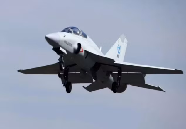 Tuy nhiên, phiên bản FTC-2000G hiện tại vẫn chưa phải là bản hoàn chỉnh. Trong tương lai, Trung Quốc hứa hẹn sẽ còn cung cấp thêm đầu dò thông tin siêu âm cho chiếc chiến đấu cơ này. Nguồn ảnh: QQ.