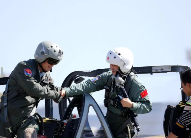 Phiên bản này cũng được cho là có độ bền kém hơn so với phiên bản gốc vì dù máy bay nặng hơn, công suất động cơ của JL-9 vẫn được giữ nguyên khiến chiếc máy bay này luôn trong tình trạng hoạt động với công suất cao. Nguồn ảnh: QQ.