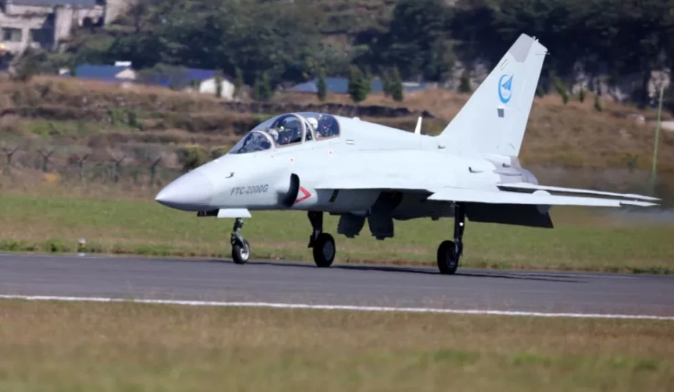 Được phát triển từ phiên bản Giáo Luyện 9 hay JL-9, FTC-2000G được coi là phiên bản chiến đấu cơ đa năng phát triển từ dòng máy bay vốn dĩ ra đời chỉ phục vụ cho mục đích huấn luyện. Nguồn ảnh: QQ.