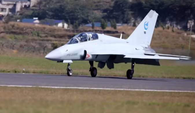 Được phát triển từ phiên bản Giáo Luyện 9 hay JL-9, FTC-2000G được coi là phiên bản chiến đấu cơ đa năng phát triển từ dòng máy bay vốn dĩ ra đời chỉ phục vụ cho mục đích huấn luyện. Nguồn ảnh: QQ.