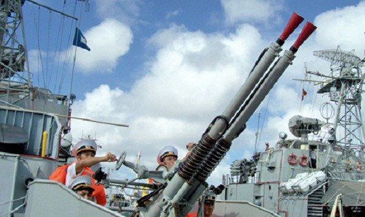 Pháo có cơ chế giảm giật bằng lò so giúp ổn định đường bắn, tối đa tầm bắn của khẩu pháo này vào khoảng 3km. Nguồn ảnh: Baohaiquan.