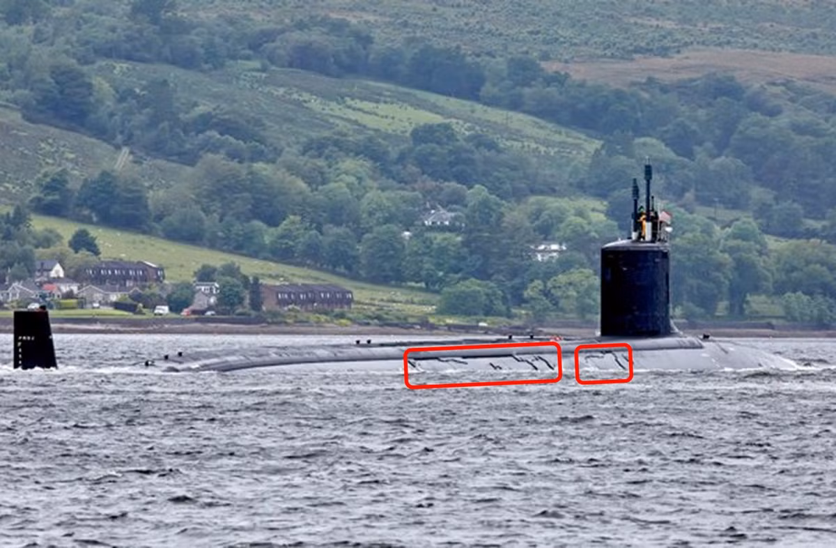 Truyền thông Mỹ gọi lớp vỏ tàng hình này là "lớp rằn ri" của tàu ngầm vì nó có thiết kế bất đối xứng, loang lổ tuỳ từng vị trí và dường như không tuân theo quy luật nào. Nguồn ảnh: USnavy.