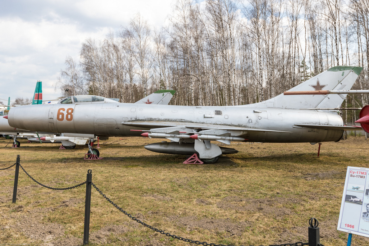 Thiết kế của Su-9 về ngoại hình bên ngoài có phần giống với Su-7, tuy nhiên Su-7 có cánh vát về phía sau như MiG-17 trong khi thiết kế của Su-9 lại là kiểu cánh tam giác. Nguồn ảnh: Rumil.