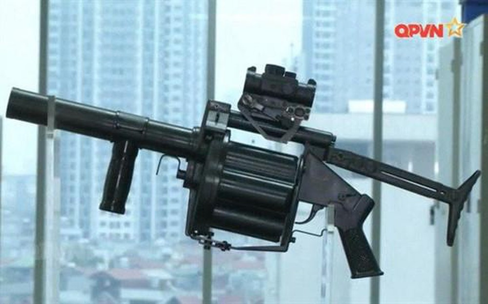 Khẩu súng phóng lựu này được Việt Nam sản xuất dưới định danh là MGL-VN1 hay ngắn gọn chỉ là VN-1. Nguồn ảnh: QPVN.