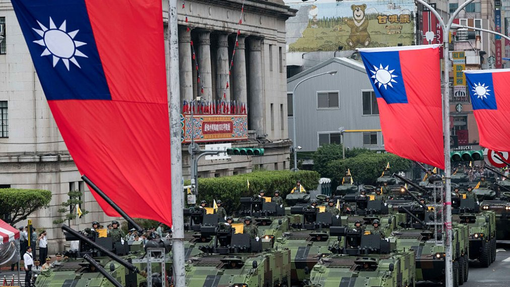 Theo báo cáo mới nhất của DSCA trong tháng sáu năm nay, chỉ tính riêng chi phí vận chuyển vũ khí xuyên khắp thế giới của Mỹ bằng mọi phương tiện, chi phí đã giảm từ 3,5% xuống còn 3,2% so với năm ngoái và dự đoán sang năm sẽ tiếp tục giảm hơn nữa. Nguồn ảnh: BI.