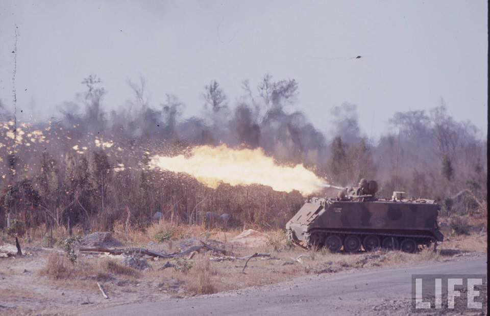 Xe được trang bị bốn bình chất cháy, mỗi bình dung tích 50 gallons (khoảng gần 190 lít). Khi máy áp lực hoạt động hết công suất, toàn bộ bốn bình chất cháy này có thể được phun ra hết chỉ trong vòng 32 giây.