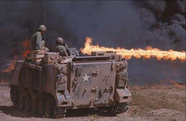 Thiết giáp M132 có cấu tạo rất đơn giản, về cơ bản chỉ là một phương tiện thiết giáp chở quân M113 được cải biên, chế tạo thêm phần tháp pháo cùng bình nhiên liệu phun lửa và máy nén áp lực cao đặt bên trong xe.