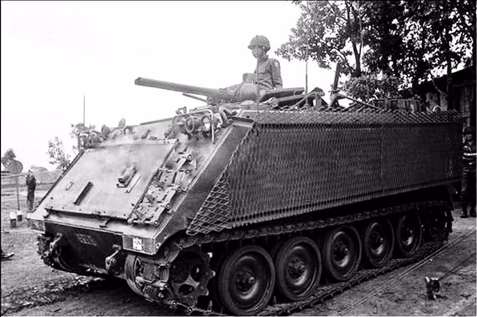 Được chế tạo dựa trên khung gầm của thiết giáp chở quân M113, nhìn qua ít ai có thể nhận ra đây thực chất là loại xe thiết giáp phun lửa M132.