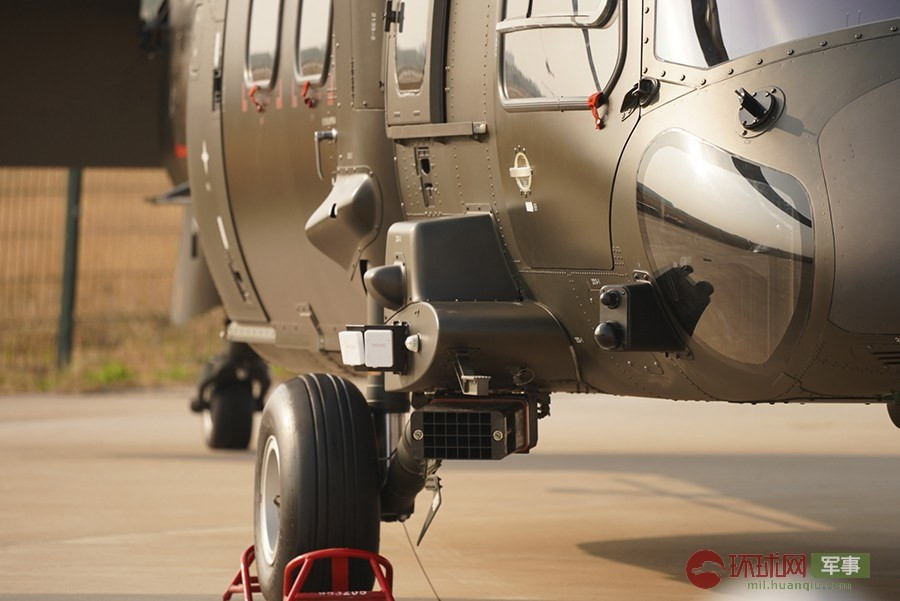 Phiên bản đầu tiên của Z-20 Harbin do Trung Quốc phát triển về cơ bản là đã hoàn thiện mặc dù vẫn còn một vài chi tiết khá "thừa thãi". Nguồn ảnh: Huanqiu.