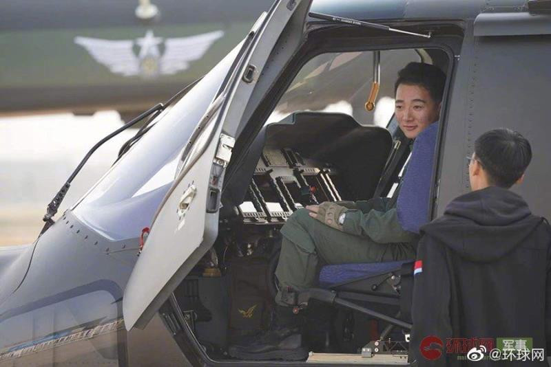 Thậm chí những hình ảnh hiếm hoi ghi lại trong khoang lái cũng cho thấy nhiều nét "tương đồng" đến đáng ngạc nhiên trong thiết kế của Harbin Z-20 với Black Hawk. Nguồn ảnh: Huanqiu.