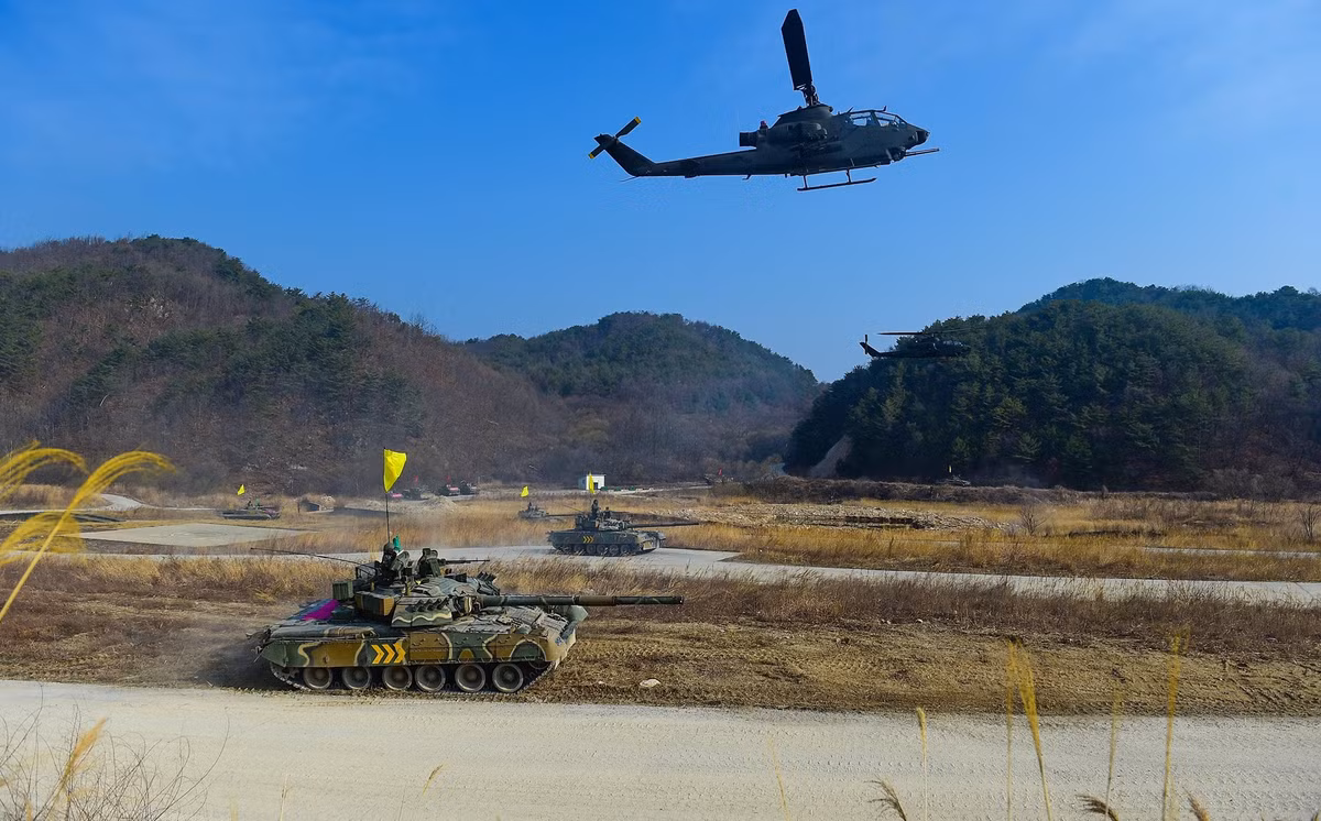 Chưa dừng lại ở đó, Hàn Quốc còn nhận được một loạt các xe chiến đấu bộ binh BMP-3 - loại xe chiến đấu bộ binh hiện đại nhất thời điểm bấy giờ của Liên Xô. Nguồn ảnh Rustam Bogaudinov.