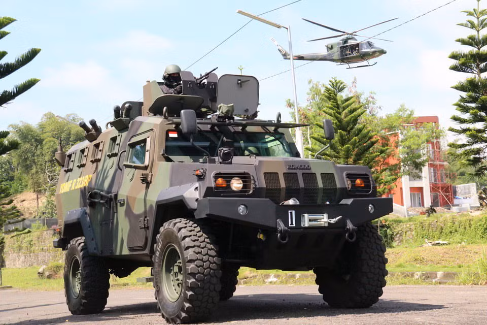 Xe thiết giáp Pindad Komodo cũng là một sản phẩm do Indonesia tự nghiên cứu và sản xuất, bắt đầu được đưa vào phục vụ trong biên chế nước này từ năm 2012 và có giá từ 250.000 cho tới 300.000 USD mỗi chiếc tuỳ phiên bản. Nguồn ảnh: Pinterest.