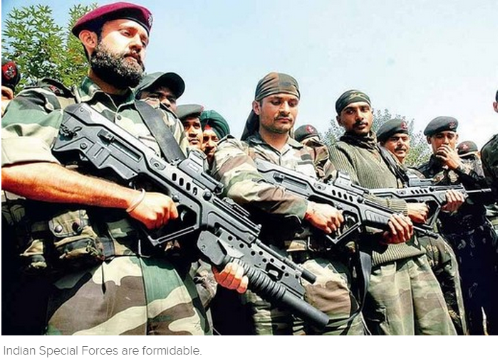 Việc sử dụng súng phóng lựu kẹp nòng cũng sẽ khắc phục được nhược điểm của khẩu M79 - đó là xạ thủ sẽ chỉ mang theo được khẩu M79 mà không thể mang được thêm một loại súng trường tấn công nào khác để tự vệ do M79 quá cồng kềnh và nặng nề. Nguồn ảnh: ISF.