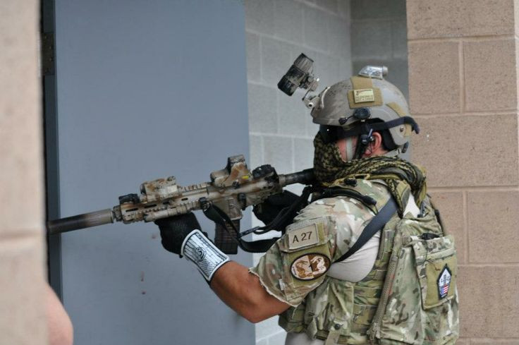 Khẩu súng trường tấn công này sử dụng cỡ đạn 5,56x45mm chuẩn NATO, cơ chế bắn trích khí đầu nòng cùng khoá nòng xoay rất đơn giản và bền bỉ. Nguồn ảnh: Pinterest.