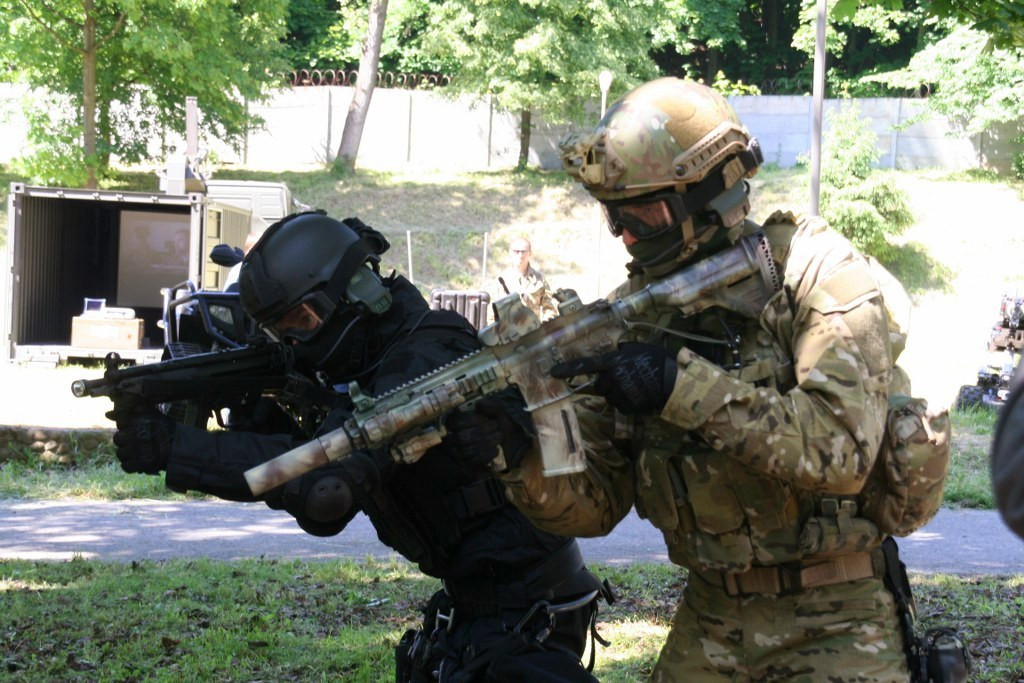 HK416 có thiết kế nhấn mạnh yếu tố đơn giản khiến nó dễ sử dụng, dễ bảo dưỡng và dễ thao tác với người lính. Nguồn ảnh: Flickr.