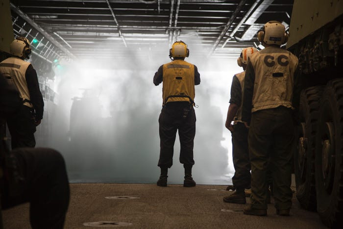 Quá trình đổ bộ, tiến vào bờ chỉ diễn ra trong ít phút nhưng công tác chuẩn bị luôn rất bận bịu. Nguồn ảnh: BI.