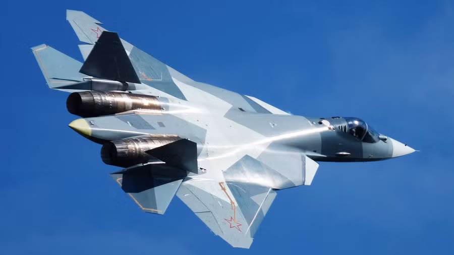 Đổi lại, việc không đắp vỏ tàng hình lên động cơ của Su-57 sẽ khiến nó không thể tàng hình được trước các loại radar hiện đại của đối phương. Thậm chí nhiều chuyên gia còn cho rằng, Su-57 không nhất thiết phải cần tới độ cơ động cao khi mà các loại tên lửa không đối không ngày nay đều có tầm bắn quá xa. Nguồn ảnh: QQ.