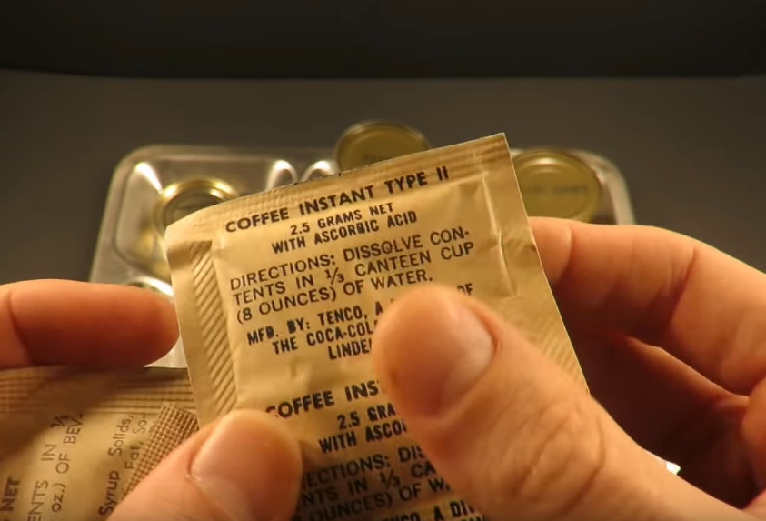 Ngoài ra bên trong gói đồ phụ trợ này còn có coffe. Nguồn ảnh: MREinfo.