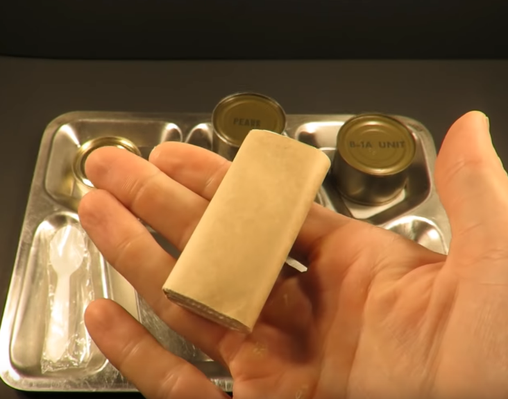 Và cả... giấy vệ sinh. Nguồn ảnh: MREinfo.