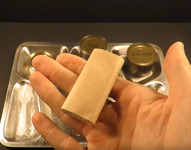 Và cả... giấy vệ sinh. Nguồn ảnh: MREinfo.