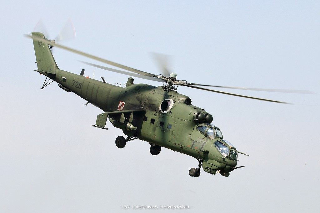 Ngoài ra trực thăng Mi-24 còn có thể tấn công đối phương bằng bom thông thường không có điều khiển.