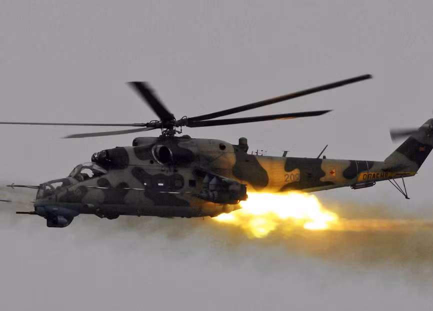 Mi-24 cũng được xem là loại trực thăng chiến đấu độc đáo nhất thế giới với khả năng vừa chở quân (như trực thăng vận tải), vừa có hỏa lực cực mạnh.