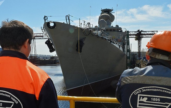 Tàu được trang bị hệ thống động cơ diesel đời mới do hãng MAN của Đức chế tạo, động cơ này được sử dụng thay thế cho loại động cơ tua-bin khí kiểu cũ, giúp làm tăng tầm hoạt động của tàu. Nguồn ảnh: Sk-akbars.