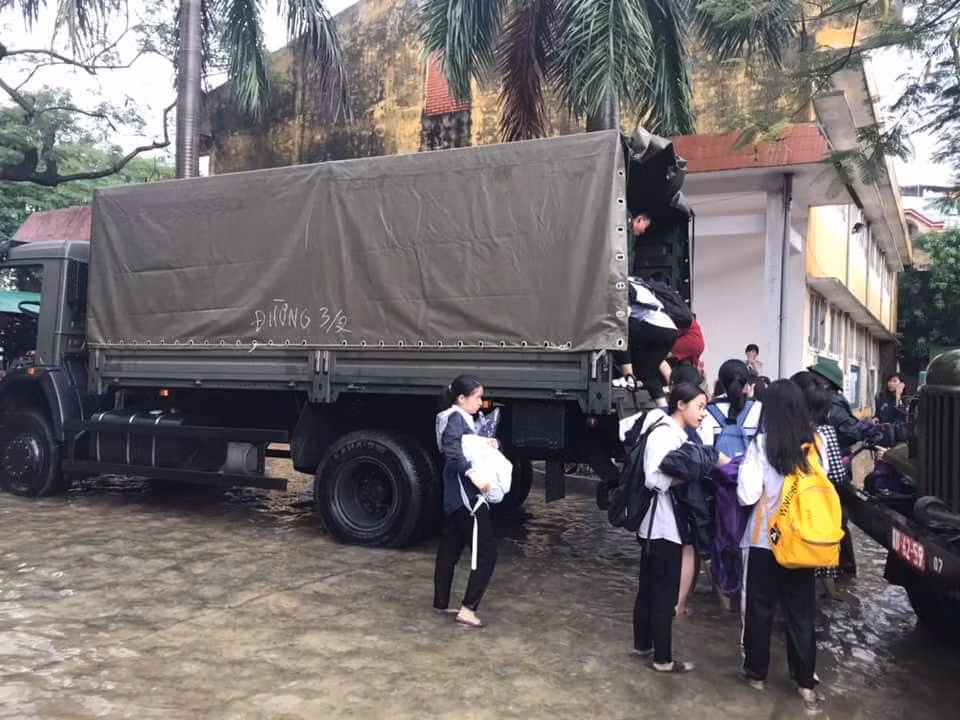 Trong số này, có không ít những chiếc xe tải KAMAZ mới cứng vừa được chúng ta nhập biên chưa lâu. Nguồn ảnh: Nguyễn Hùng Dũng.