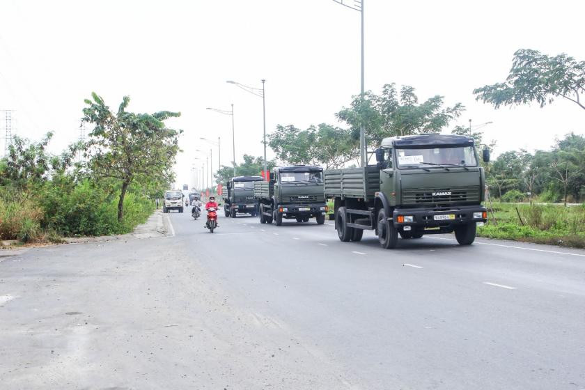 Trong biên chế của Quân đội Việt Nam, xe tải KAMAZ 43253 được sử dụng vào các nhiệm vụ vận tải hậu cần, vận tải binh lính, tải thương hoặc thậm chí là kéo pháo. Nguồn ảnh: KAMAZvietnam.