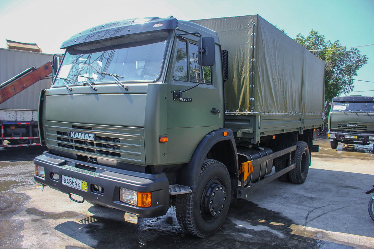 Thùng xe có diện tích tổng thể 5000x2480x750 - có thể chở được tối đa 15 tới 20 người lớn. Khoảng cách trục xe lên tới 4200mm. Nguồn ảnh: KAMAZvietnam.