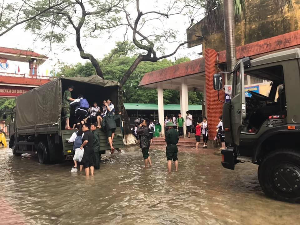 Cụ thể, đó là loại xe tải quân dụng KAMAZ 43253 4x2. Đây là loại xe được chúng ta nhập khẩu nguyên chiếc từ Nga và có hệ thống dẫn động 4x2. Nguồn ảnh: Nguyễn Hùng Dũng.