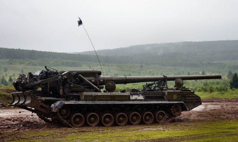 Năm 2019, xuất phát từ nhu cầu đặc biệt, Hải quân Nga quyết định bổ sung lực lượng pháo tự hành hạng nặng loại Pion 2S7 vào biên chế của lực lượng phòng thủ bờ biển. Nguồn ảnh: Pinterest.