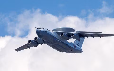 A-50U có chiều dài 46,5m, sải cánh 50,5m, chiều cao 14,7m, khối lượng rỗng 75 tấn, khối lượng cất cánh tối đa 170 tấn.