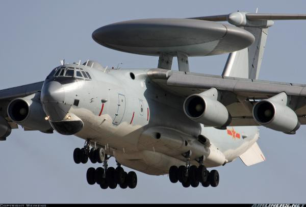 A-50U có thể kiểm soát các động thái từ phía đối phương, khả năng hoạt động của các chiến đấu cơ cũng như các mục tiêu mặt đất, đồng thời loại máy bay này có thể chỉ huy phối hợp nhiều máy bay chiến đấu để tạo nên các cuộc tấn công hoặc phản công bất ngờ.