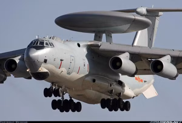 A-50U có thể kiểm soát các động thái từ phía đối phương, khả năng hoạt động của các chiến đấu cơ cũng như các mục tiêu mặt đất, đồng thời loại máy bay này có thể chỉ huy phối hợp nhiều máy bay chiến đấu để tạo nên các cuộc tấn công hoặc phản công bất ngờ.