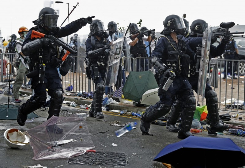 Ngoài ra, đôi khi lực lượng này còn được trang bị súng bắn đạn cao su nhưng với số lượng rất hạn chế. Nguồn ảnh: QQ.