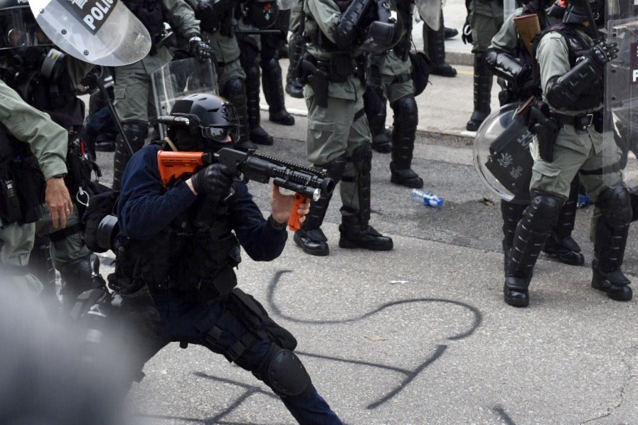 Ngoài Tổng cục A là lực lượng chính, Cảnh sát Hong Kong còn có bốn tổng cục khác, được đánh chữ cái từ B đến E. Các tổng cục này có nhiệm vụ bảo vệ, huấn luyện, quản lý dịch vụ và lên kế hoạch tài chính, hành chính cho cảnh sát Hong Kong. Nguồn ảnh: QQ.