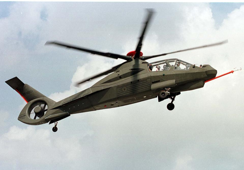 Trực thăng có phần cánh quạt đuôi được bọc kín, giúp giảm thiểu tối đa bề mặt phát xạ radar. Tuy nhiên không rõ khả năng tàng hình của Bell 360 mạnh tới đâu vì thiết kế của nó vẫn còn khá nhiều chi tiết làm bề mặt bị mất khả năng liền mạch. Nguồn ảnh: Defenceblog.