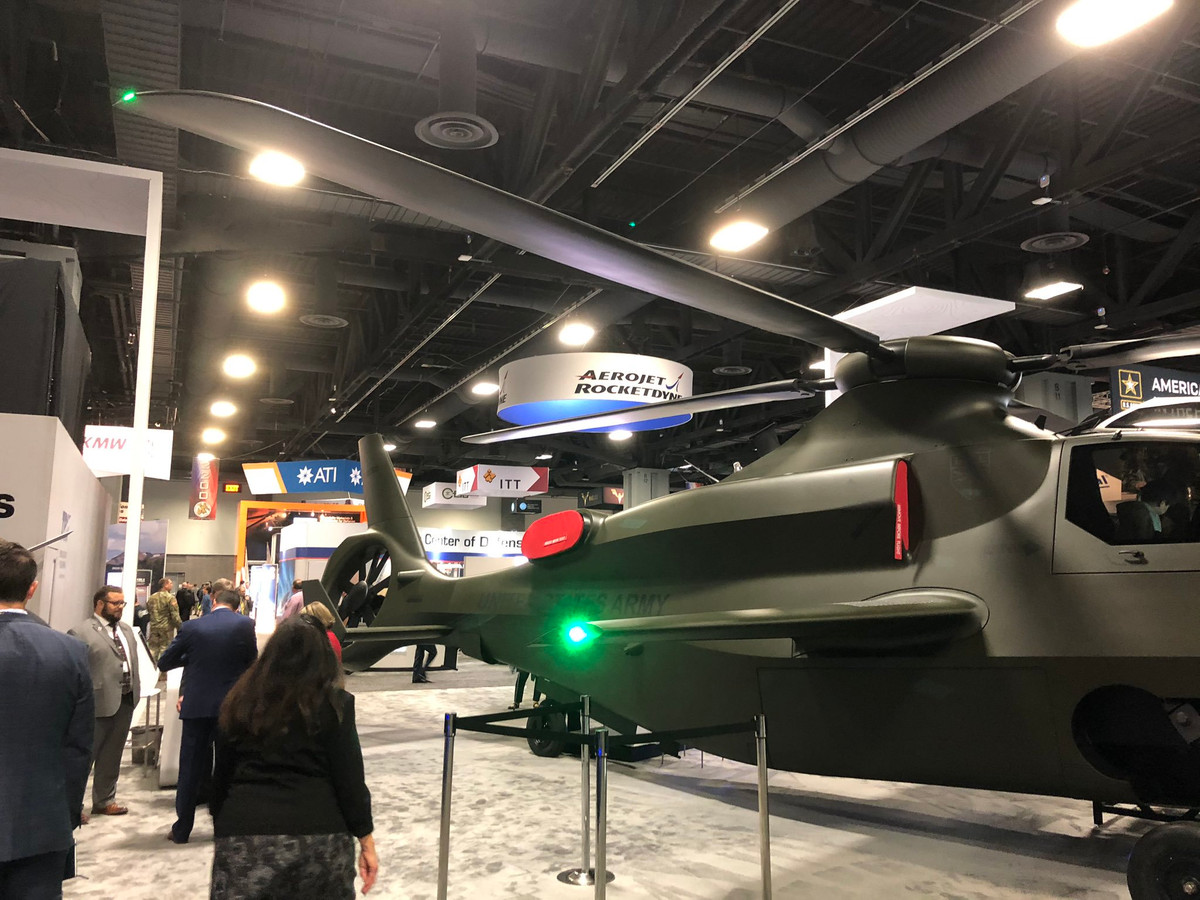 Giống như mọi trực thăng tấn công khác của Mỹ, Bell 360 cũng có hai ghế ngồi với một ghế cho sĩ quan điều khiển hoả lực và một ghế của phi công. Nguồn ảnh: Defenceblog.