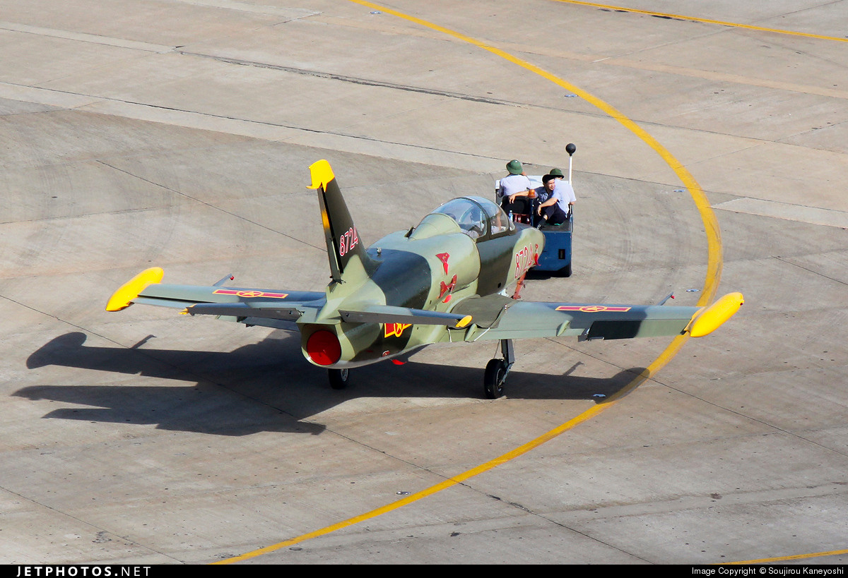 Máy bay được trang bị một động cơ Ivchenko AI-25TL cho phép nó cất cánh được với trọng lượng tối đa 4,7 tấn trong khi trọng lượng rỗng của máy bay chưa tới 3,5 tấn - nghĩa là nhẹ như một chiếc xe dân dụng 7 chỗ. Nguồn ảnh: Jetphoto.